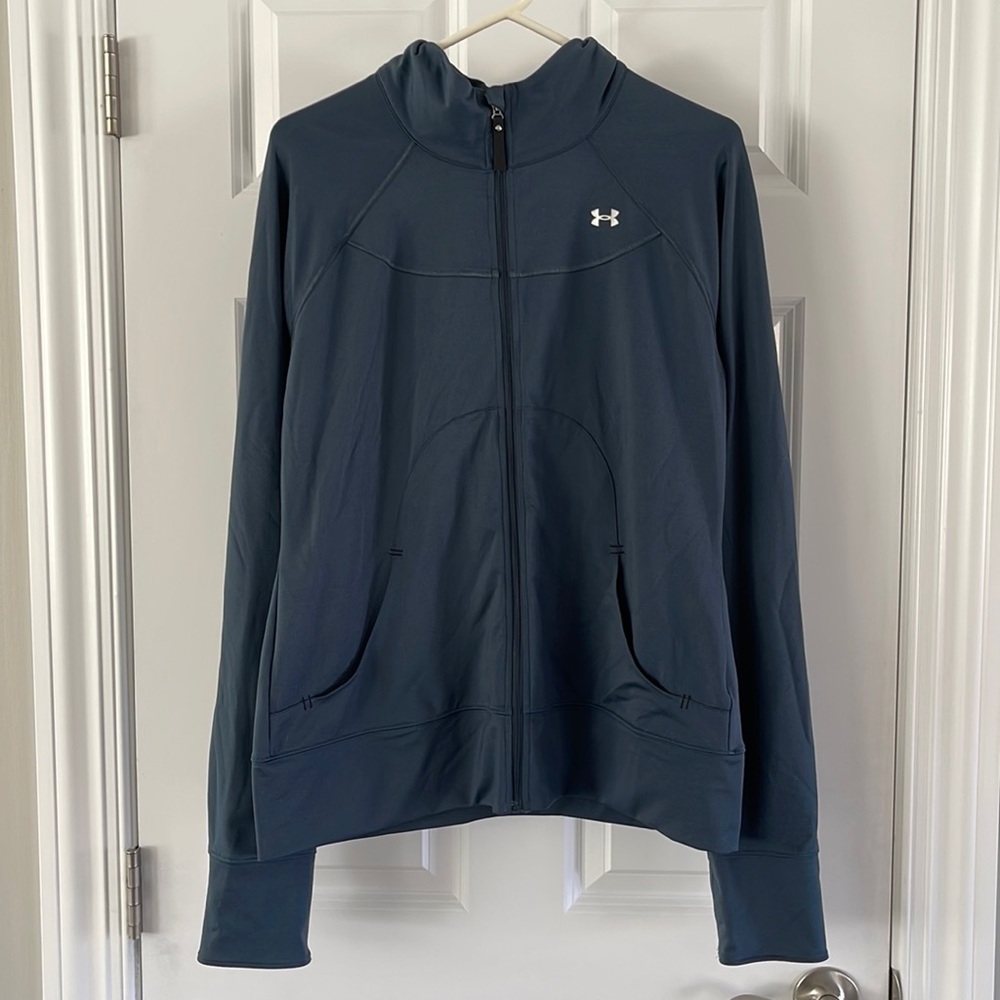 Under Armour women’s all seasons jacket. It is in great condition!